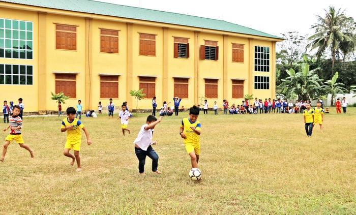 Giờ học thể thao của học sinh Tiểu học Tràng Sơn (Đô Lương). Ảnh: Nguyễn Hải