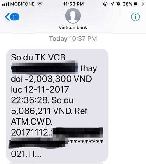 1 trong 4 tin nhắn thông báo giao dịch rút tiền bằng thẻ ATM của chị U. đêm 12/11.