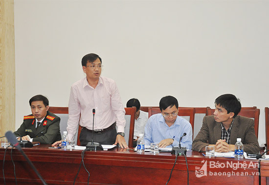 Đồng chí Trần Hữu Nghĩa - Phó TBT Báo Nghệ An phát biểu, cho rằng ngoài các kênh thông tin báo đài, cần tăng cường quảng bá thông tin về hội chợ trên các trang mạng xã hội. Ảnh: TH 