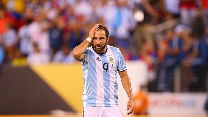 Higuain thường xuyên gây thất vọng trong màu áo ĐT Argentina. Ảnh: Internet