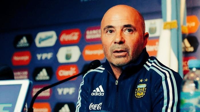 HLV Sampaoli không ngó ngàng tới Higuain kể từ khi lên nắm quyền. Ảnh: Internet