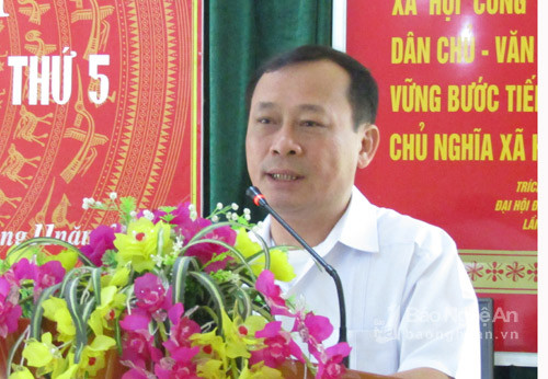 Ông Phan Đức Đồng - UVBTV, Trưởng ban nội chính Tỉnh ủy giải trình thêm một số vấn đề tại buổi tiếp xúc.