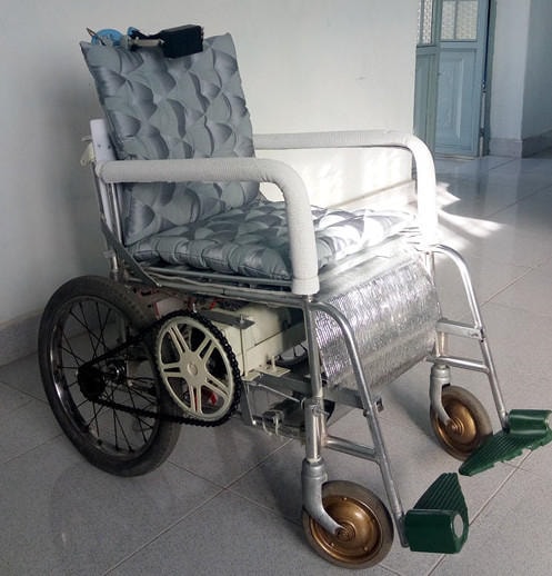 Sản phẩm xe lăn điều khiển bằng đầu của nhóm. Ảnh: NVCC