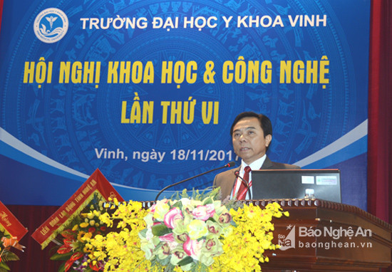 PGS.TS Nguyễn Cảnh Phú-  Hiệu trưởng Trường Đại học Y khoa Vinh báo các các kết quả đào tạo của nhà trường.