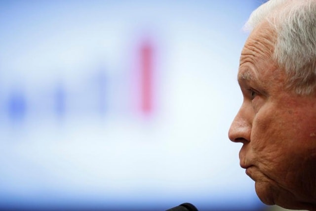 Tổng chưởng lý Jeff Sessions làm chứng trước buổi điều trần của Ủy ban Tư pháp Hạ viện về việc giám sát Bộ Tư pháp ở Capitol Hill ở Washington, ngày 14 tháng 11 năm 2017