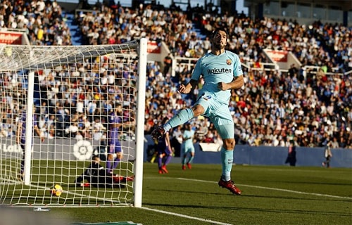 suarez-tro-lai-phong-do-cao-barca-dai-thang-o-vong-12-la-liga