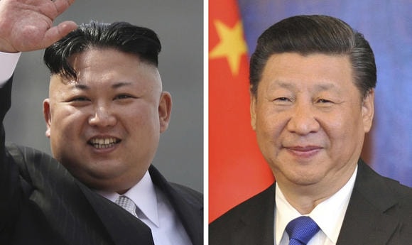 Nhà lãnh đạo Triều Tiên Kim Jong Un (trái) và Chủ tịch Trung Quốc Tập Cận Bình.