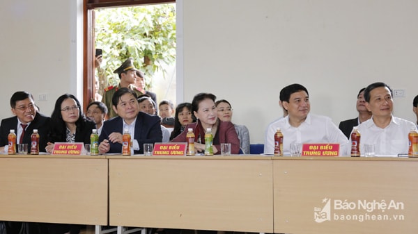 Chủ tịch Quốc hội Nguyễn Thị Kim Ngân và đoàn công tác về Khu di tích Kim Liên tưởng niệm Chủ tịch Hồ Chí Minh