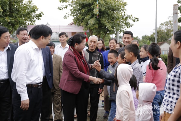 Chủ tịch Quốc hội Nguyễn Thị Kim Ngân và đoàn công tác về Khu di tích Kim Liên tưởng niệm Chủ tịch Hồ Chí Minh