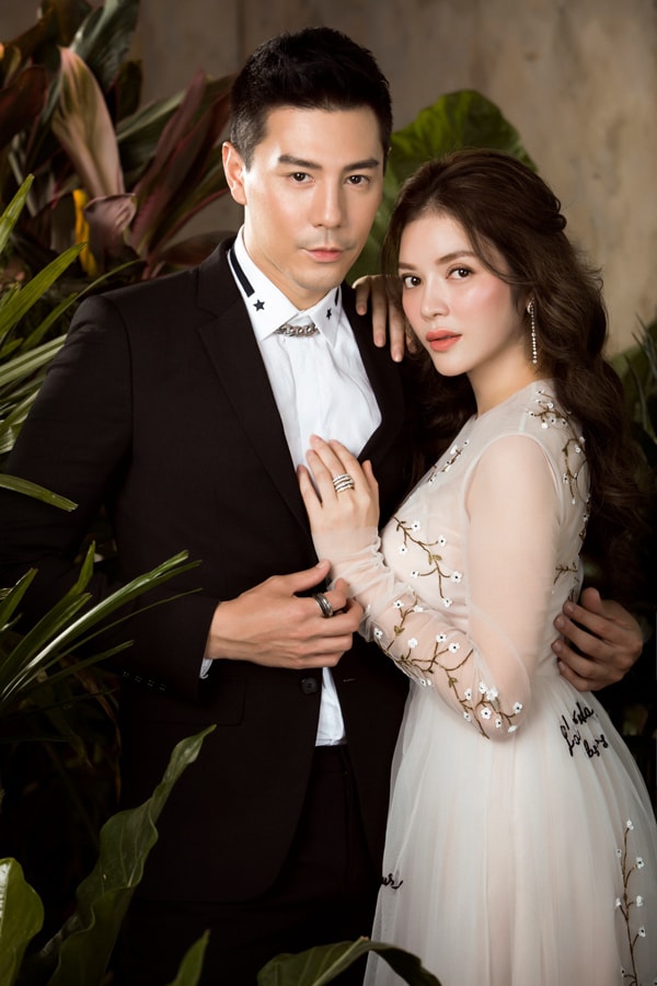 ly-nha-ky-nep-sat-ngoi-sao-thai-lan-khi-chup-anh-chung