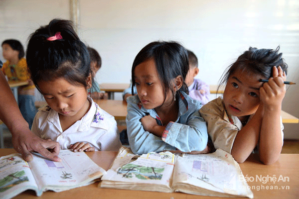 Dươi chân núi Phà Ka Tủn, điểm trường tiểu học Nậm Tột được xem là nơi khó khăn nhất mà những người làm nghề dạy học đang công tác. Người dân vẫn thường gọi đây là 