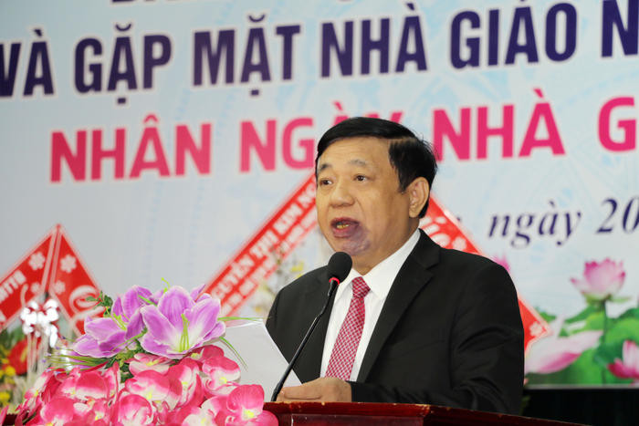 Đồng chí Nguyễn Xuân Đường phát biểu tại buổi lễ khẳng định những đóng góp quan trọng của đội ngũ nhà giáo đối với công tác giáo dục của tỉnh nhà. Ảnh: Mỹ Hà