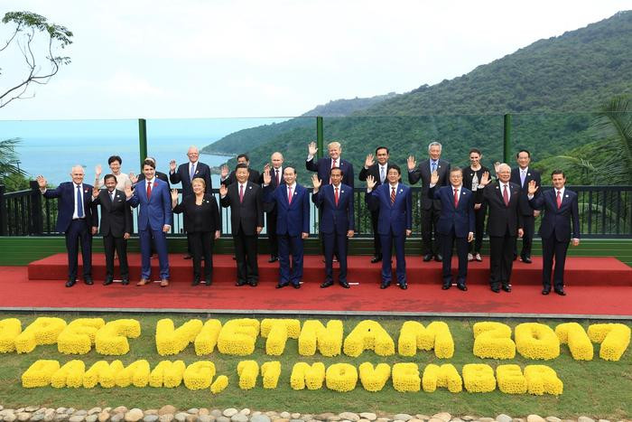 Sự có mặt đầy đủ của 21 nhà lãnh đạo của các nền kinh tế thành viên, đã thực sự tạo nên “sức nóng” cho một Tuần lễ Cấp cao APEC 2017. Ảnh: Reuters.