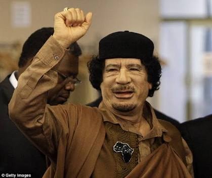 Muammar al-Qaddafi nắm quyền kiểm soát chính phủ Libya vào năm 1969 và cai trị nước này như một nhà độc tài độc tài trong hơn 40 năm trước khi bị lật đổ năm 2011.  Trong những năm tháng cầm quyền, ông lên án các mối quan hệ quốc tế với phương Tây và phá vỡ quan hệ ngoại giao với nhiều nước. Một cuộc nổi dậy diễn ra và ông bị lật đổ và cũng như giết hại vào năm 2011.