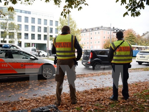 Cảnh sát Đức điều tra tại Munich ngày 21/10. (Nguồn: AFP/TTXVN)