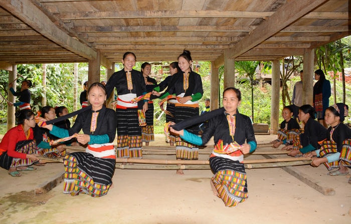 Huyện Quế Phong đã chú trọng thành lập và duy trì hoạt động hiệu quả của các câu lạc bộ dân ca dân vũ trên địa bàn. Ảnh: T.G