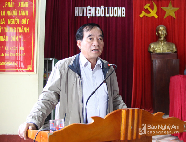 Ông Hoàng Viết Đường - Phó Chủ tịch HĐND tỉnh đã lần lượt trả lời các kiến nghị mà cử tri đề cập.