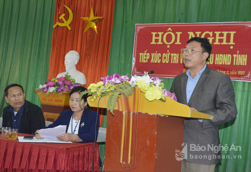Cử tri huyện Nghĩa Đàn kiến nghị với Đại biểu HĐND tỉnh. Ảnh Thanh Lê