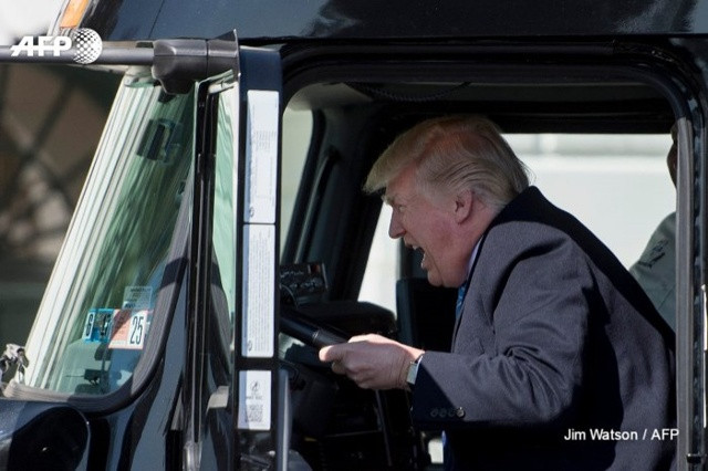 Hình ảnh Tổng thống Trump leo lên xe tải giả vờ lái nhanh chóng lan truyền trên Twitter. Ảnh: AFP.
