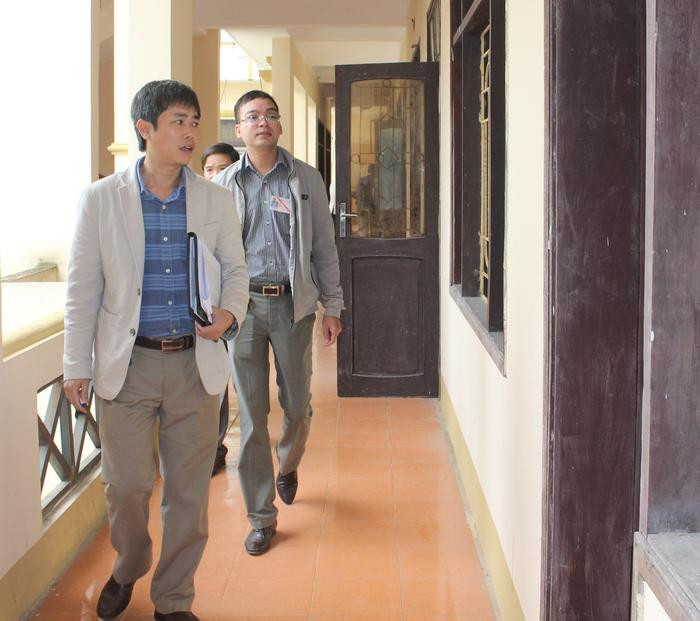 Đoàn kiểm tra tại trụ sở UBND huyện Quỳnh Lưu vào thời điểm 13 giờ 45 phút, nhiều công chức chưa đến, cửa phòng vẫn khóa. Ảnh: Phương Thảo