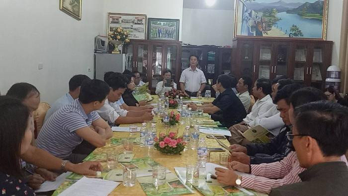 Hội Nông dân tỉnh làm việc với lãnh đạo Công ty Cổ phần Xây dựng Thương mại Việt Phát về chương trình phối hợp cung ứng phân bón cho nông dân, theo hình thức tín chấp trả chậm. Ảnh: PV