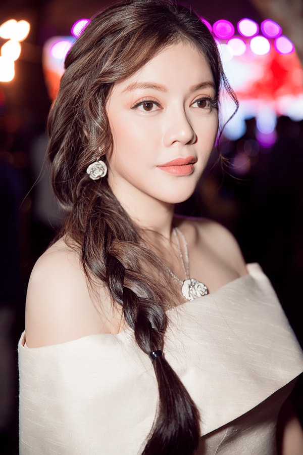 ly-nha-ky-duoc-chu-y-khi-xuat-hien-o-su-kien-4