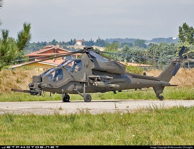 Agusta A-129 Mangusta là máy bay trực thăng đầu tiên trên thế giới sử dụng công nghệ truyền thông tin kỹ thuật số cho phép tăng khả năng tự động điều khiển và tiện dụng cho phi công trong quá trình điều khiển./.