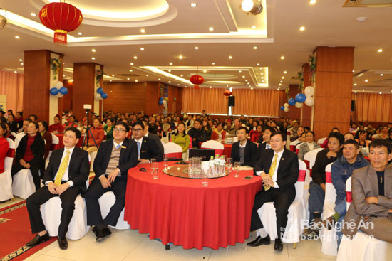 Đông đảo khách mời là đại diện các đơn vị, đại lý và khách hàng thân thuộc của Bảo Việt Nhân thọ Bắc Nghệ An đến dự. Ảnh: Nguyễn Hải