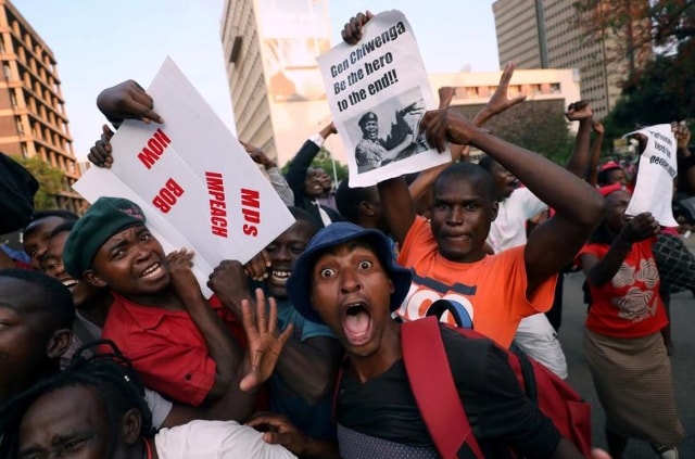 Zimbabwe mừng lễ sau khi Tổng thống Robert Mugabe từ chức tại Harare, Zimbabwe 21 tháng 11 năm 2017