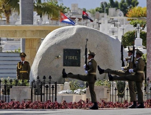 Nhiều hoạt động tưởng niệm diễn ra tại nơi yên nghỉ của lãnh tụ Fidel.