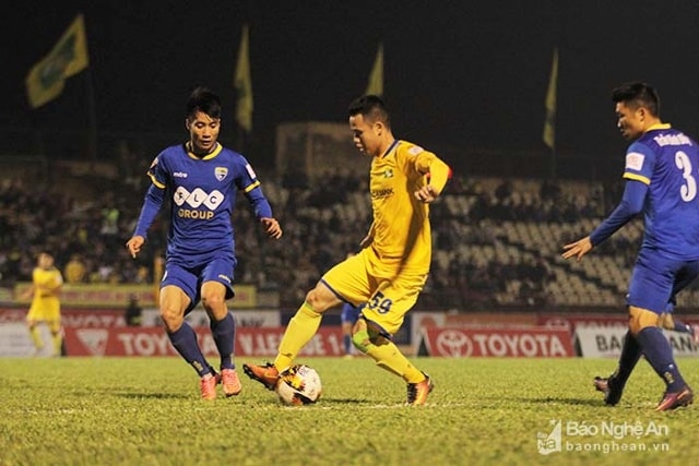 Chất lượng V.League đi xuống vì ngoại binh không chất lượng, đồng thời kéo theo nhiều hệ lụy. Ảnh: Trung Kiên