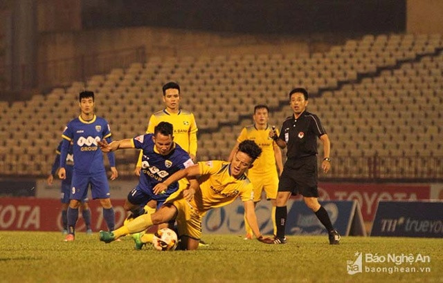 Trung vệ Hoàng Văn Khánh (SLNA) đã có 4 năm thi đấu tại V.League. Ảnh: PV