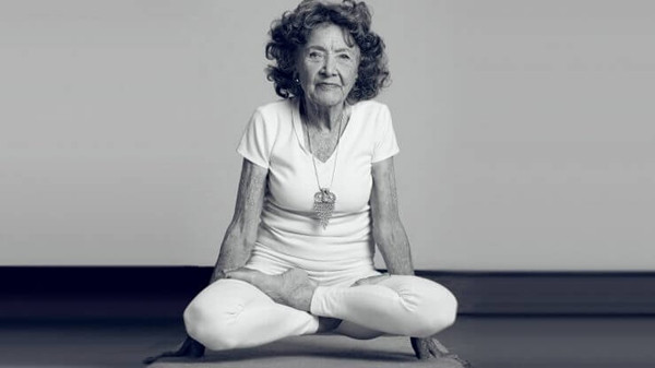 Năm 2012, bà Tao Porchon-Lynch được Tổ chức Kỷ lục Guinness Thế giới ghi nhận là 'Huấn luyện viên yoga lớn tuổi nhất thế giới'.