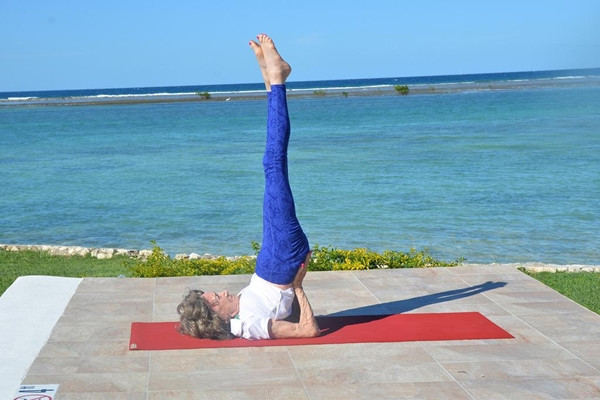 Bí quyết cuối cùng chính là tập luyện yoga mỗi ngày. Bà Tao Porchon-Lynch biết đến yoga từ năm 8 tuổi và đã dành 75 năm để giảng dạy yoga