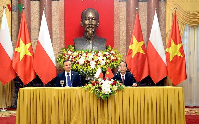 Chủ tịch nước Trần Đại Quang và Tổng thống Duda cũng chủ trì cuộc họp báo, thông báo kết quả hội đàm giữa hai bên.