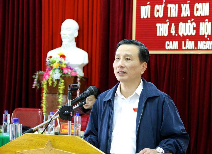 Đại biểu Quốc hội Lê Quang Huy thông báo kết quả về kỳ họp Quốc hội thứ 4, khoá XIV. Ảnh: Mỹ Nga.