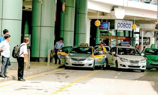 Hiện có 14 doanh nghiệp taxi đang được nhượng quyền khai thác tại sân bay Nội Bài