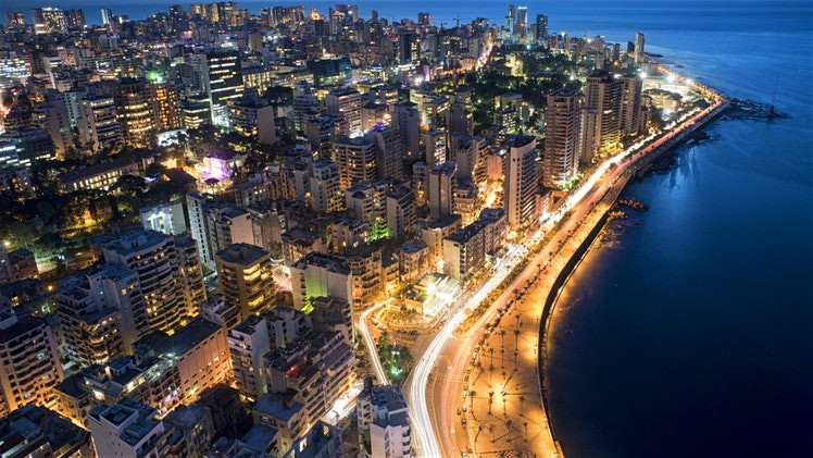 Beirut, Lebanon: Thủ đô của Lebanon đã bị thiệt hại nặng nề trong cuộc nội chiến kéo dài 15 năm từ năm 1975 đến năm 1990. Tuy nhiên, ngày nay, Beirut đã trở thành biểu tượng của sự hiện đại và sang trọng. Thay vì phục dựng lại các tòa nhà cũ bị hư hỏng nặng, các công trình hiện đại đã được lựa chọn để xây dựng và thay thế, đem đến bộ mặt hoàn toàn mới cho thành phố. Ảnh: Lonelyplanet.