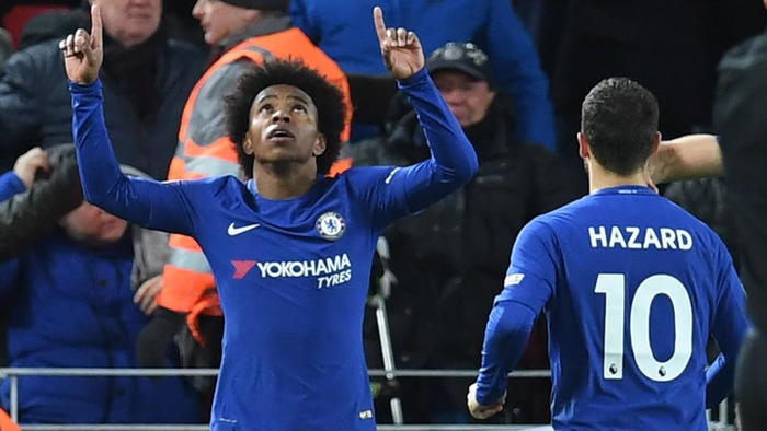 Willian (trái) tỏa sáng mang về 1 điểm quan trọng cho Chelsea trước Liverpool. Ảnh: Internet