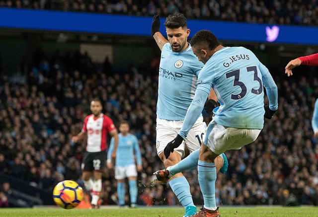 Cả Aguero và Jesus trên sân nhưng không cầu thủ nào có thể có được bàn thắng