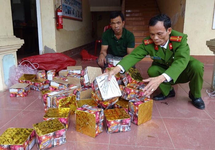 Toàn bộ tang vật tại cơ quan công an. Ảnh: Thái Hồng