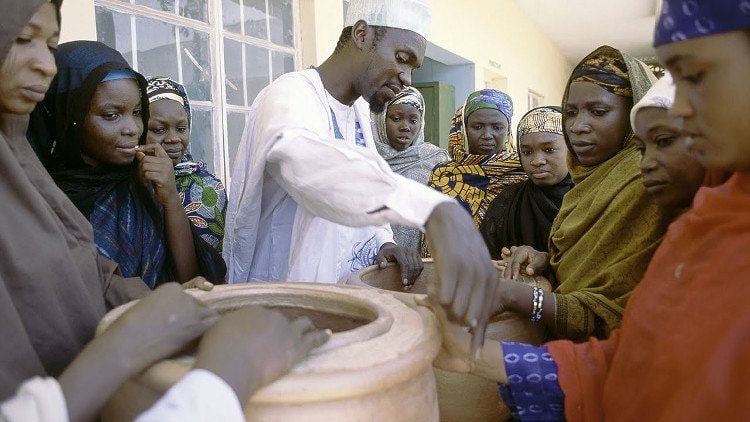 Những chiếc tủ lạnh được tạo ra bởi người giáo viên Nigeria này đã giúp cải thiện đáng kể đời sống người dân nơi đây