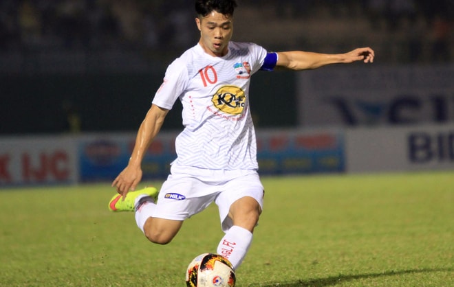 Công Phượng trước tin đồn có thể sang Thai League chơi bóng.