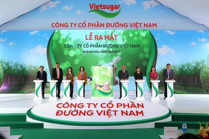 Các khách mời thực hiện nghi lễ ra mắt logo Công ty cổ phần Đường Việt Nam.