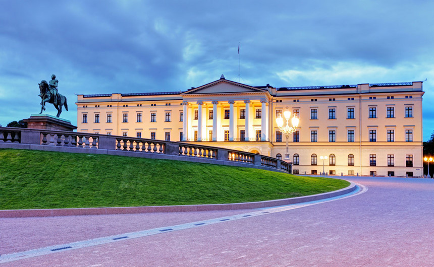 Cung điện Hoàng gia Oslo, Na Uy: Cung điện Hoàng gia ở Oslo được xây dựng vào nửa đầu thế kỷ 19, có 173 phòng và từng là nơi ở của vua Charles III Thụy Điển. Hiện nay, cung điện là nơi ở chính thức của quốc vương Na Uy, trong khi gia đình thái tử sống tại Skaugum ở Asker phía tây Oslo. Ảnh: TTstudio.