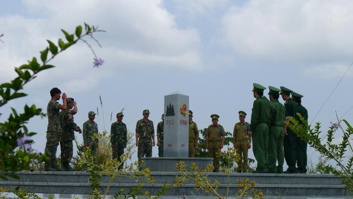 Cột mốc biên giới hữu nghị Việt Nam - Lào - Cam Pu Chia. Ảnh: Trần Duy Ngoãn