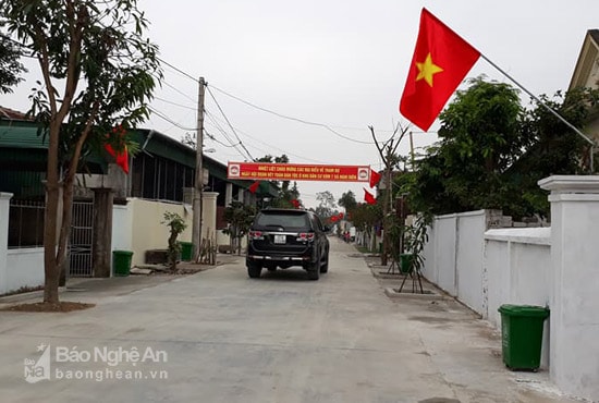  Đến nay xã Nghi Diên đã làm được 9 km đường bê tông đạt chuẩn NTM. Ảnh: Thu Hiền