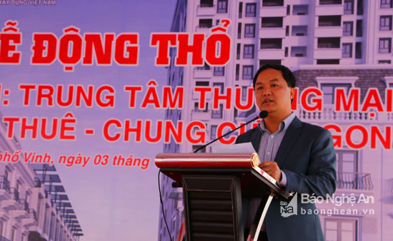 Ông Trần Văn Thanh - Tổng Giám đốc Công ty CP đầu tư và phát triển Miền Trung phát biểu nêu về tính khả thi, yêu cầu mỹ thuật của dự án. Ảnh: Nguyễn Hải