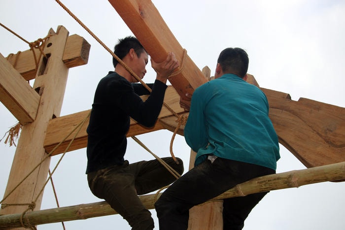Khớp nối xà vào cột nhà. Ảnh: Hữu Vi