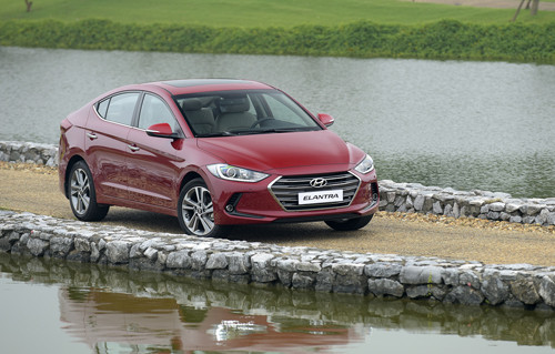 hyundai-elantra-giam-den-80-trieu-tu-nay-sang-2018